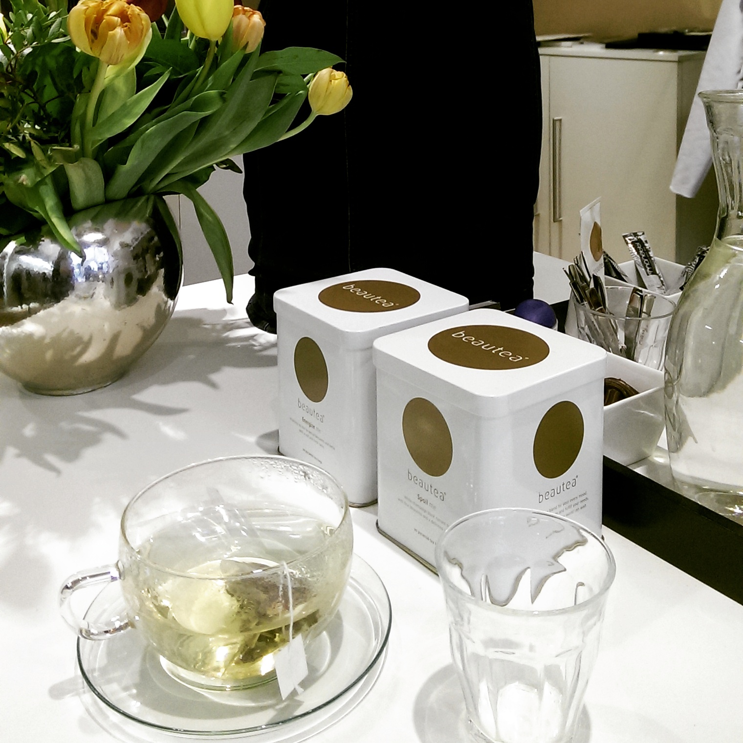Donna Fashion thee en bloemen