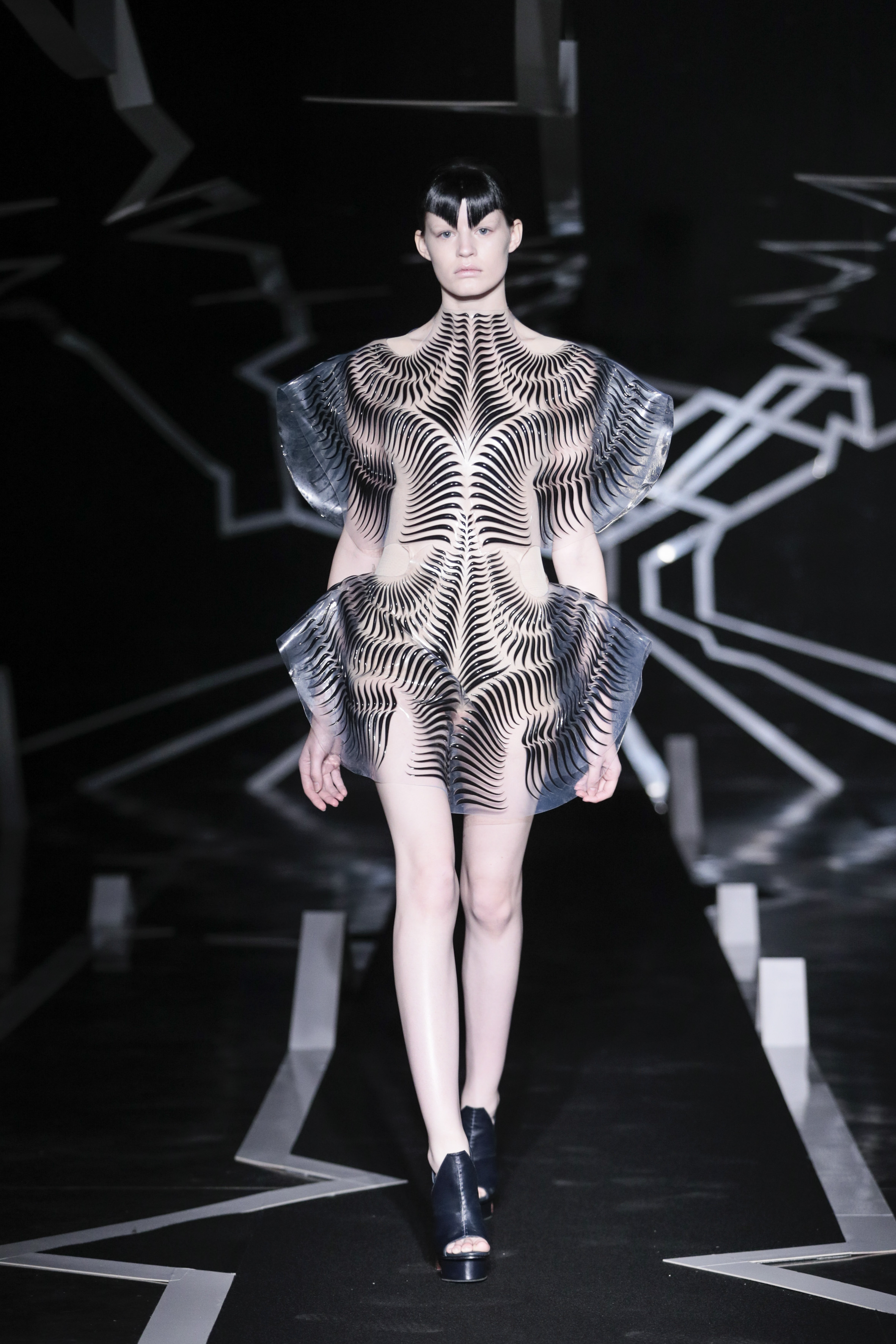 Iris van Herpen Collectie Between the Lines foto door Peter Stigter