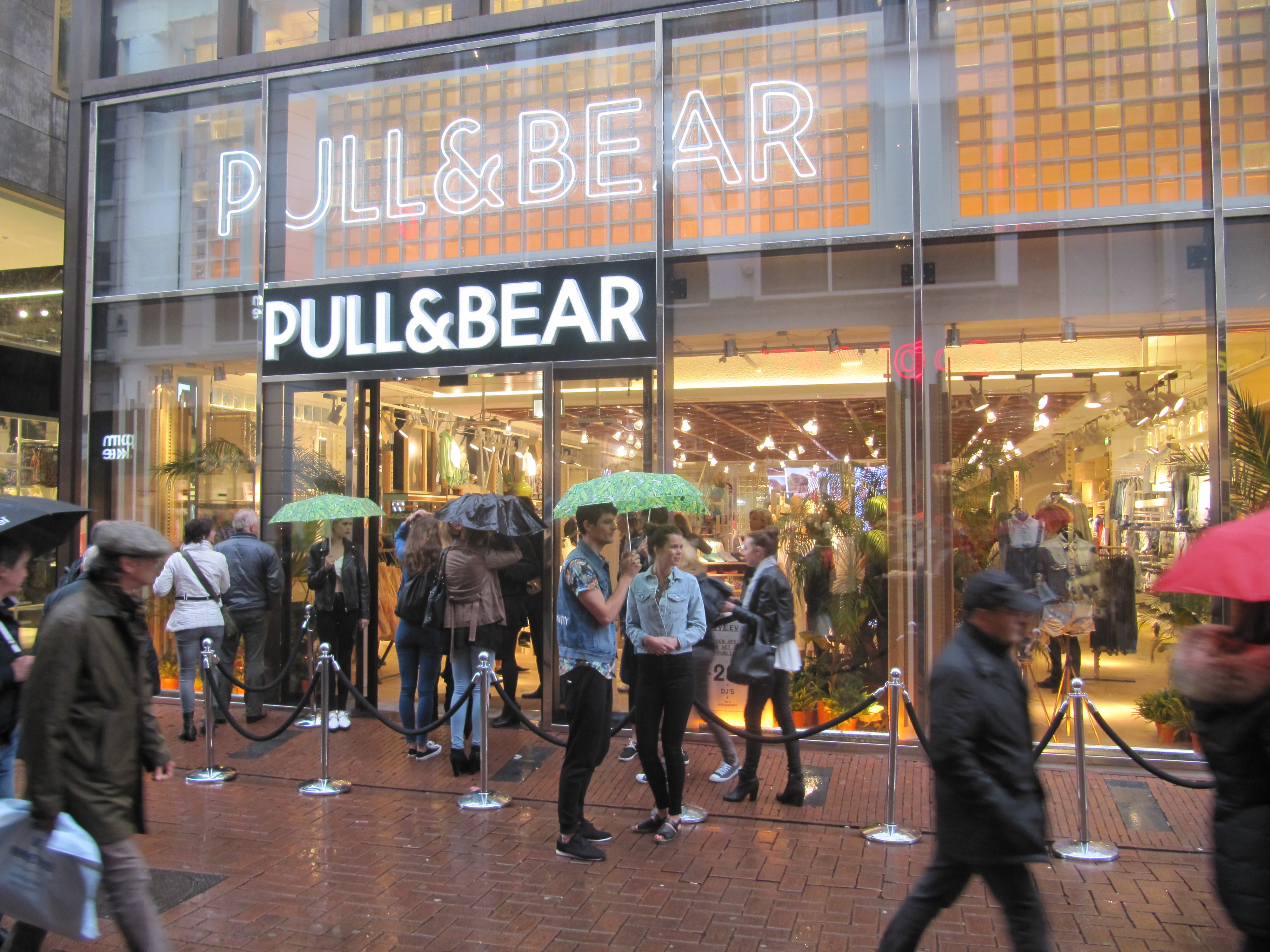 Pull Bear opening 1