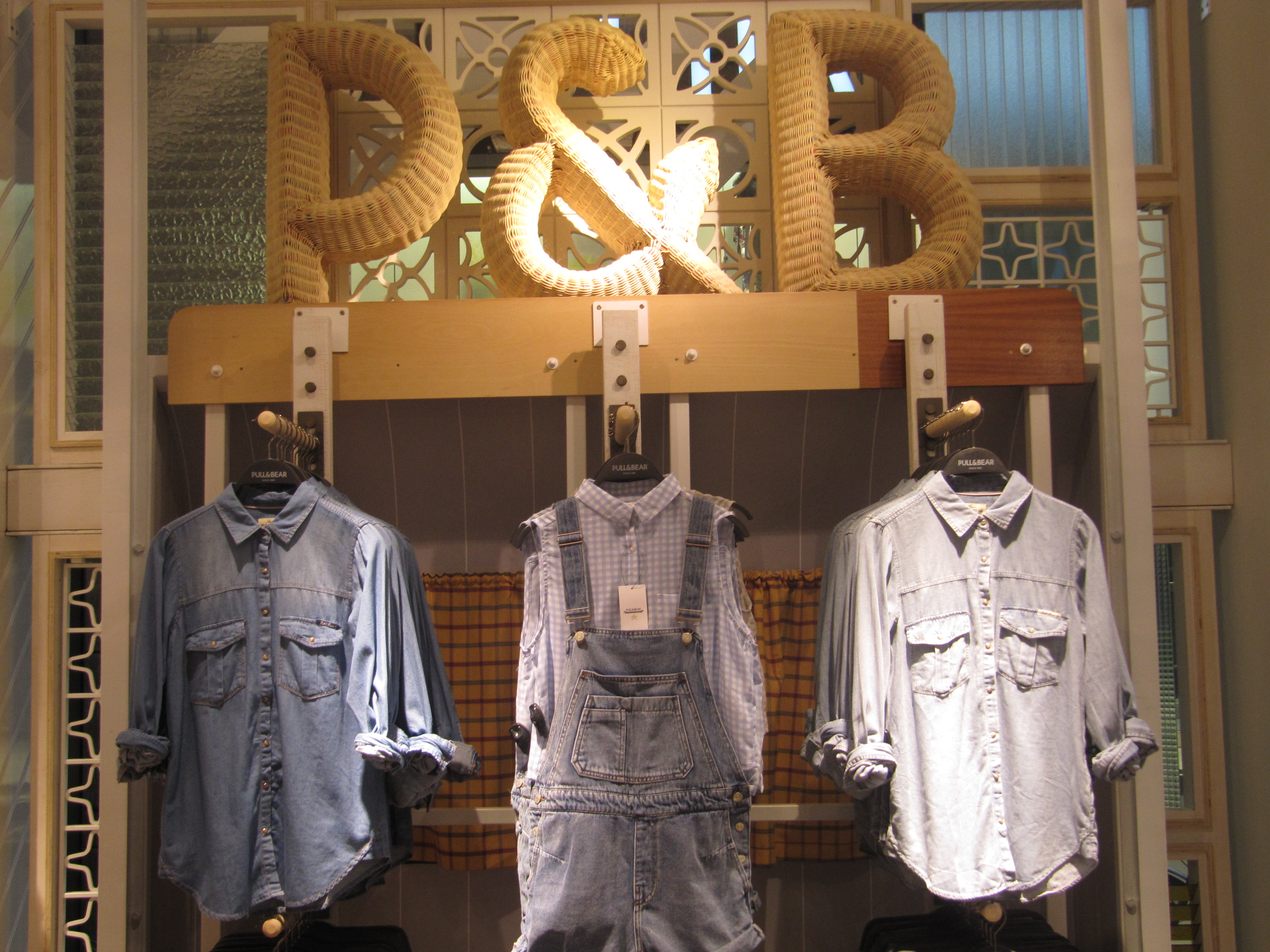 Pull Bear opening 10