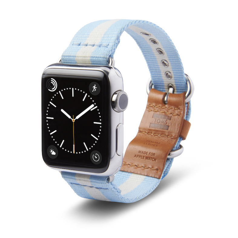Toms samenwerking Apple Limited Edition collectie blauw credit Toms