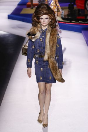 moschino aw19105