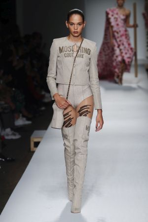 moschino ss 19 176